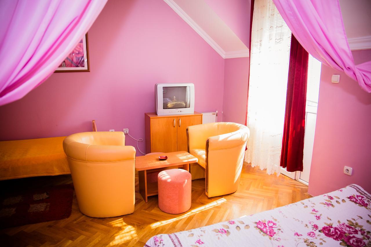 Vila Ile de France Novi Sad Extérieur photo